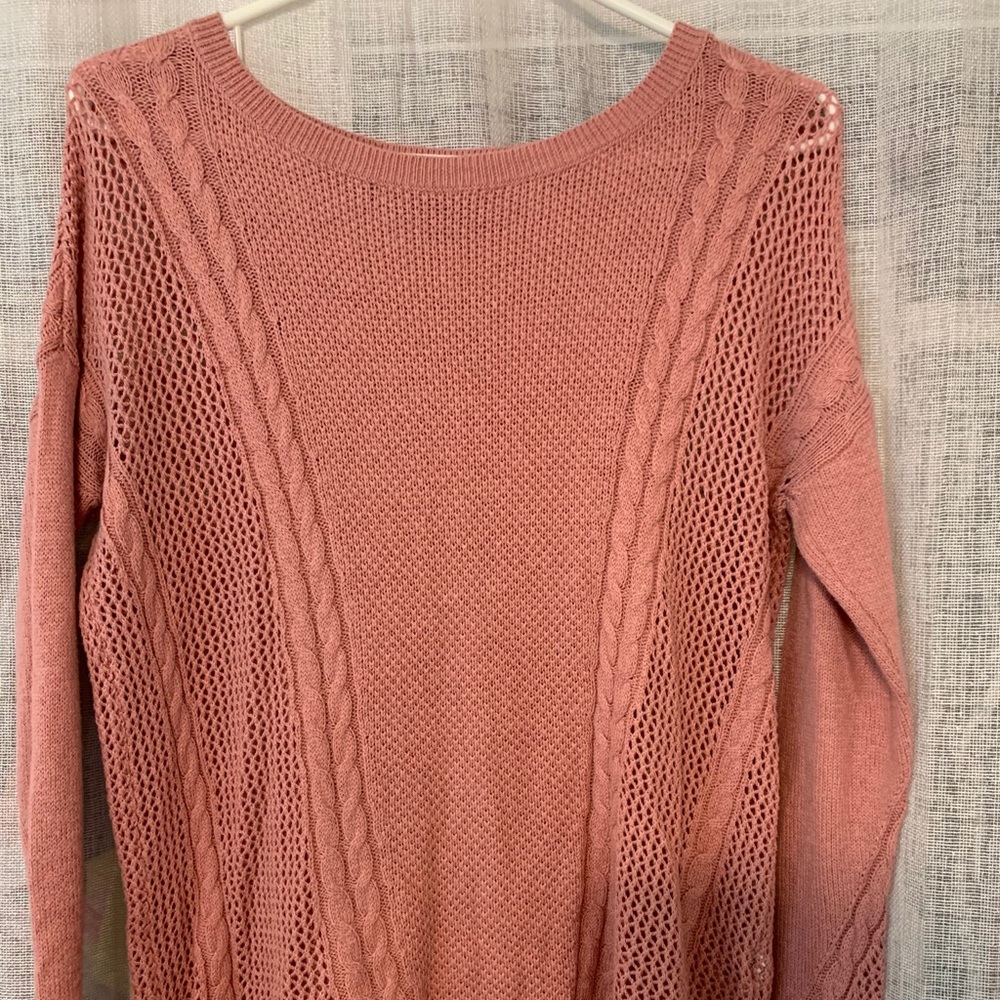 American eagle sweater with salmon/coral color.